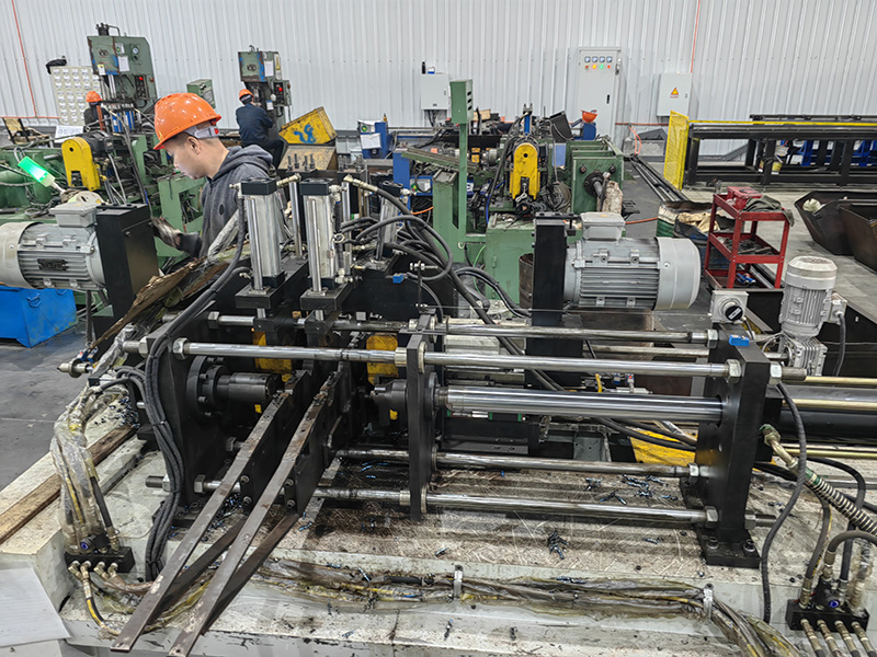 Cutting blanking machine